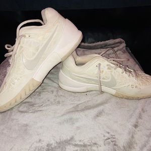 Women’s Nike 102 Zoom Cage 2 White Lace-Up Dragon.